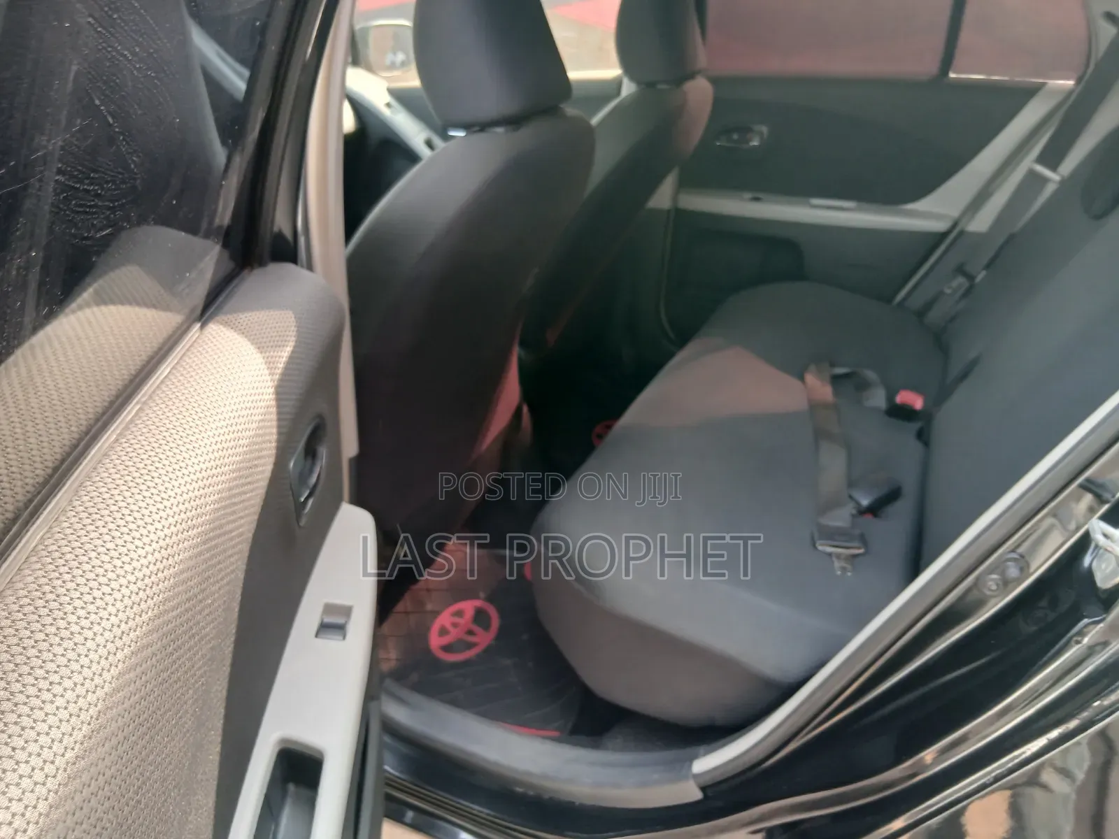 Toyota Vitz 2010 Black