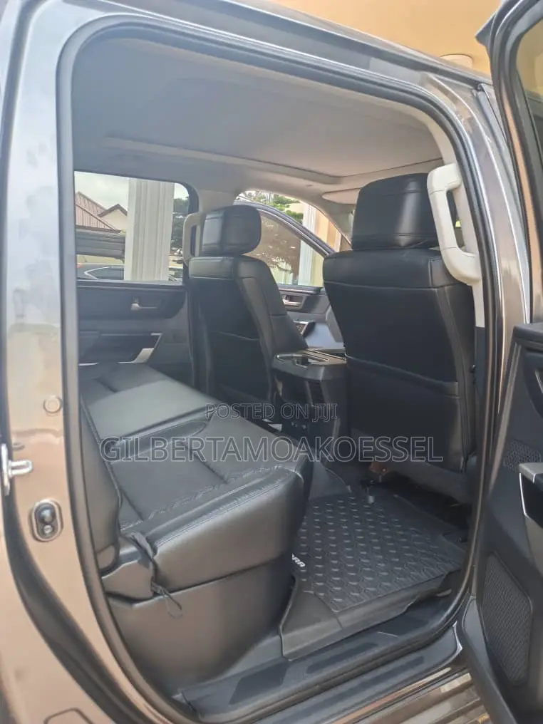 Toyota Tundra 2023 Gray