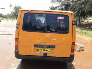 Ford Transit 1995 Yellow