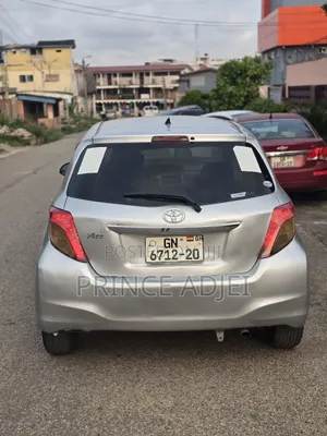 Toyota Vitz 2012 Silver
