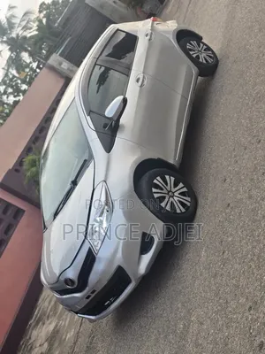 Toyota Vitz 2012 Silver