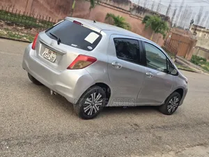 Toyota Vitz 2012 Silver