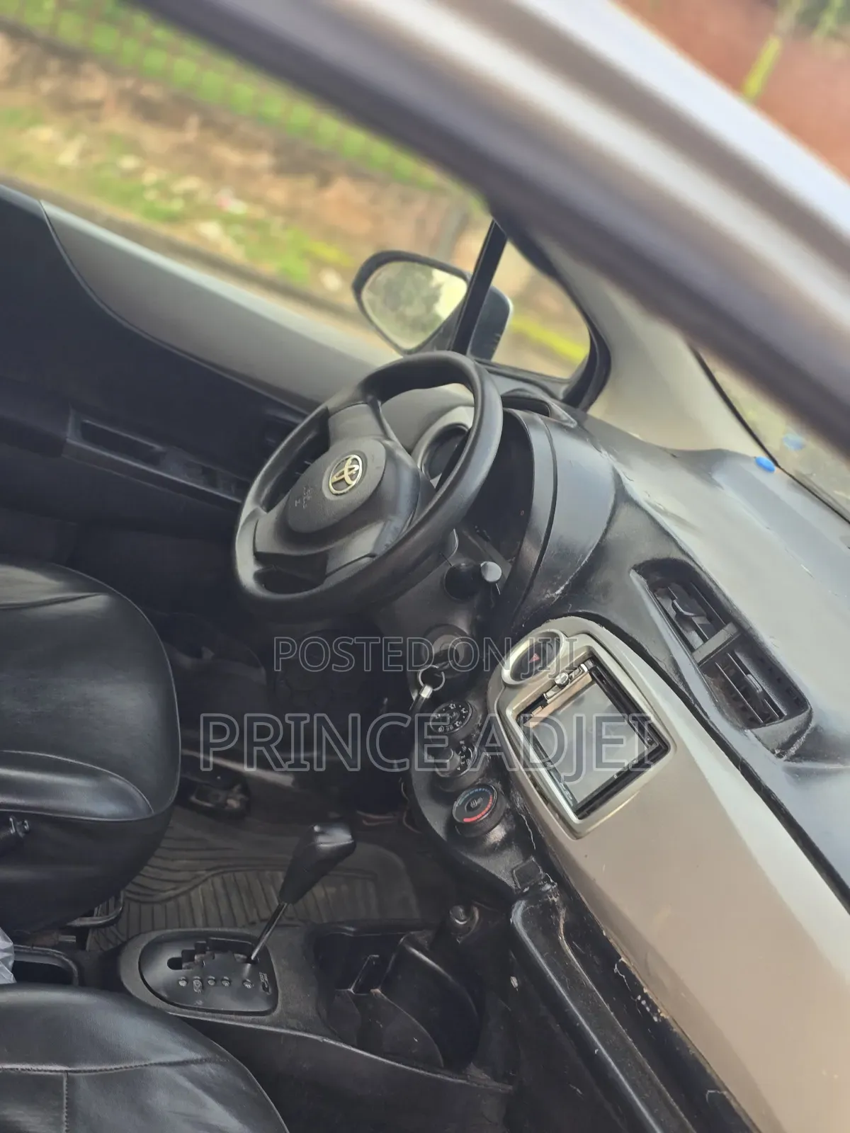 Toyota Vitz 2012 Silver