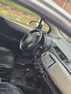 Toyota Vitz 2012 Silver