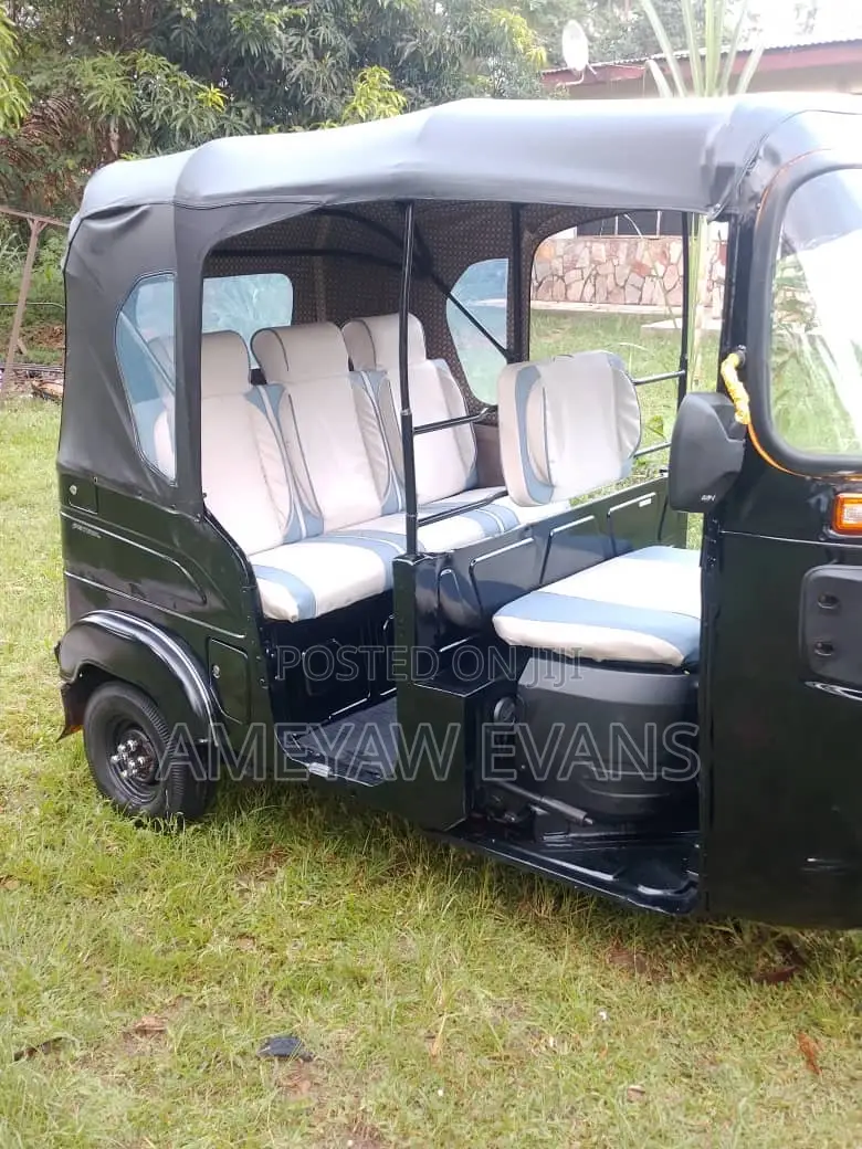 Bajaj RE 2022 Black