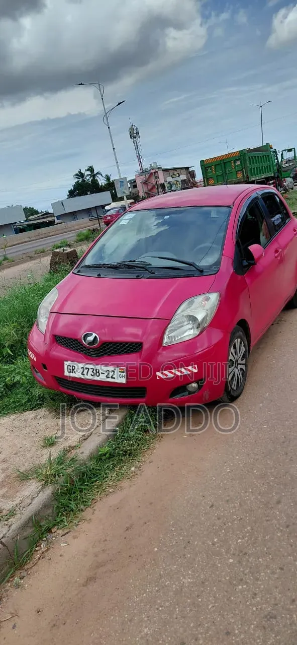 Toyota Vitz 2010 Red
