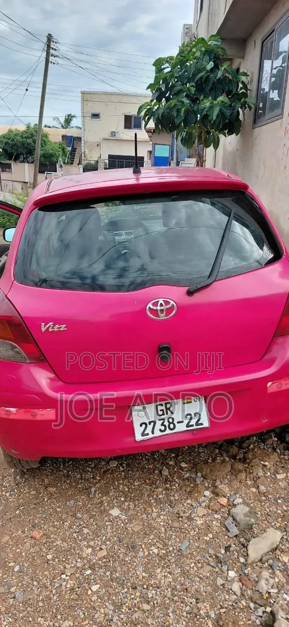 Toyota Vitz 2010 Red