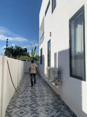 3bdrm House in Pokuase for sale