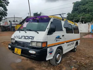 Hyundai H1 2004 White