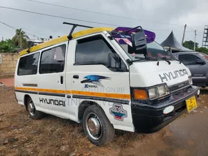 Hyundai H1 2004 White