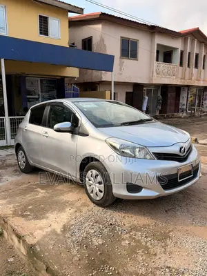 Toyota Vitz 1.3 FWD 3dr 2011