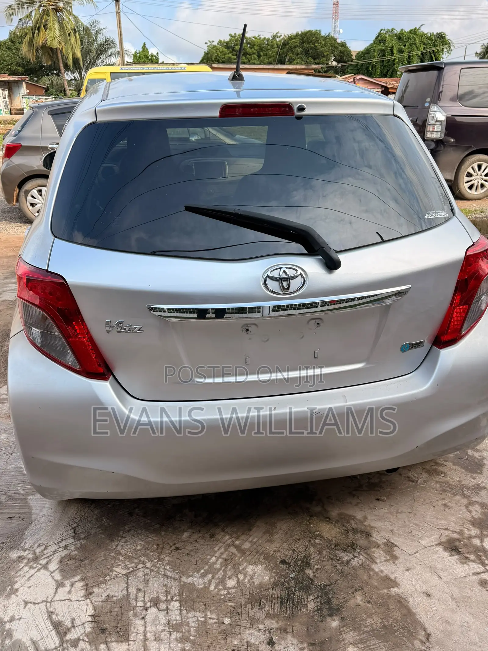 Toyota Vitz 1.3 FWD 3dr 2011