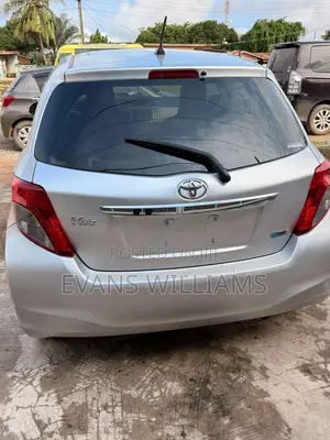 Toyota Vitz 1.3 FWD 3dr 2011