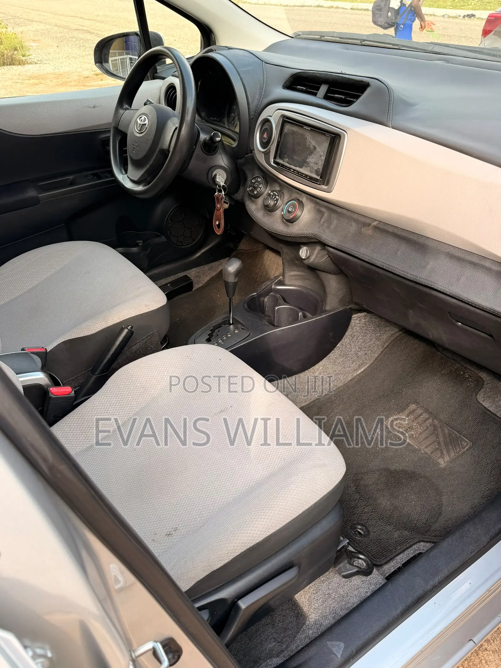 Toyota Vitz 1.3 FWD 3dr 2011