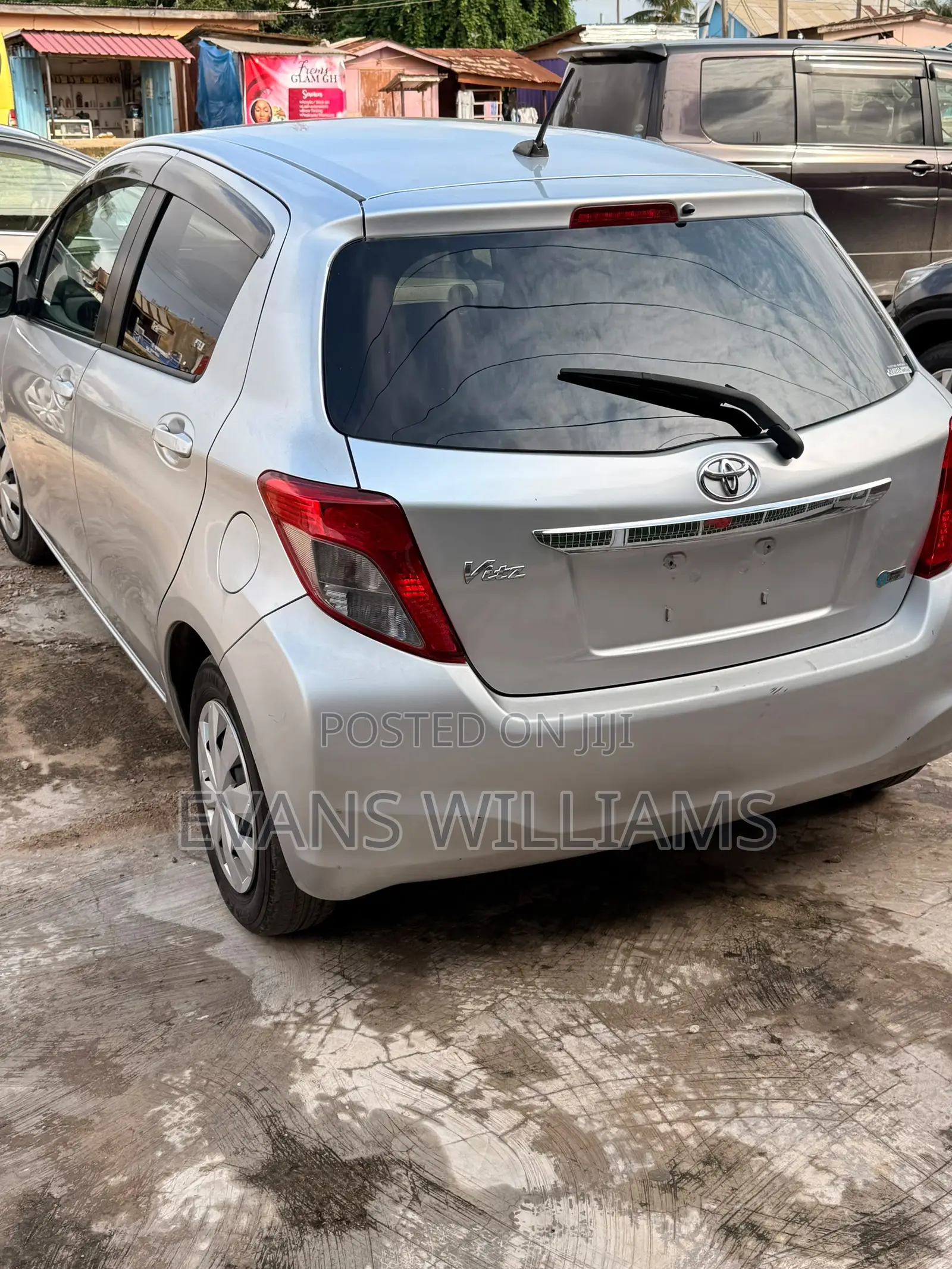 Toyota Vitz 1.3 FWD 3dr 2011