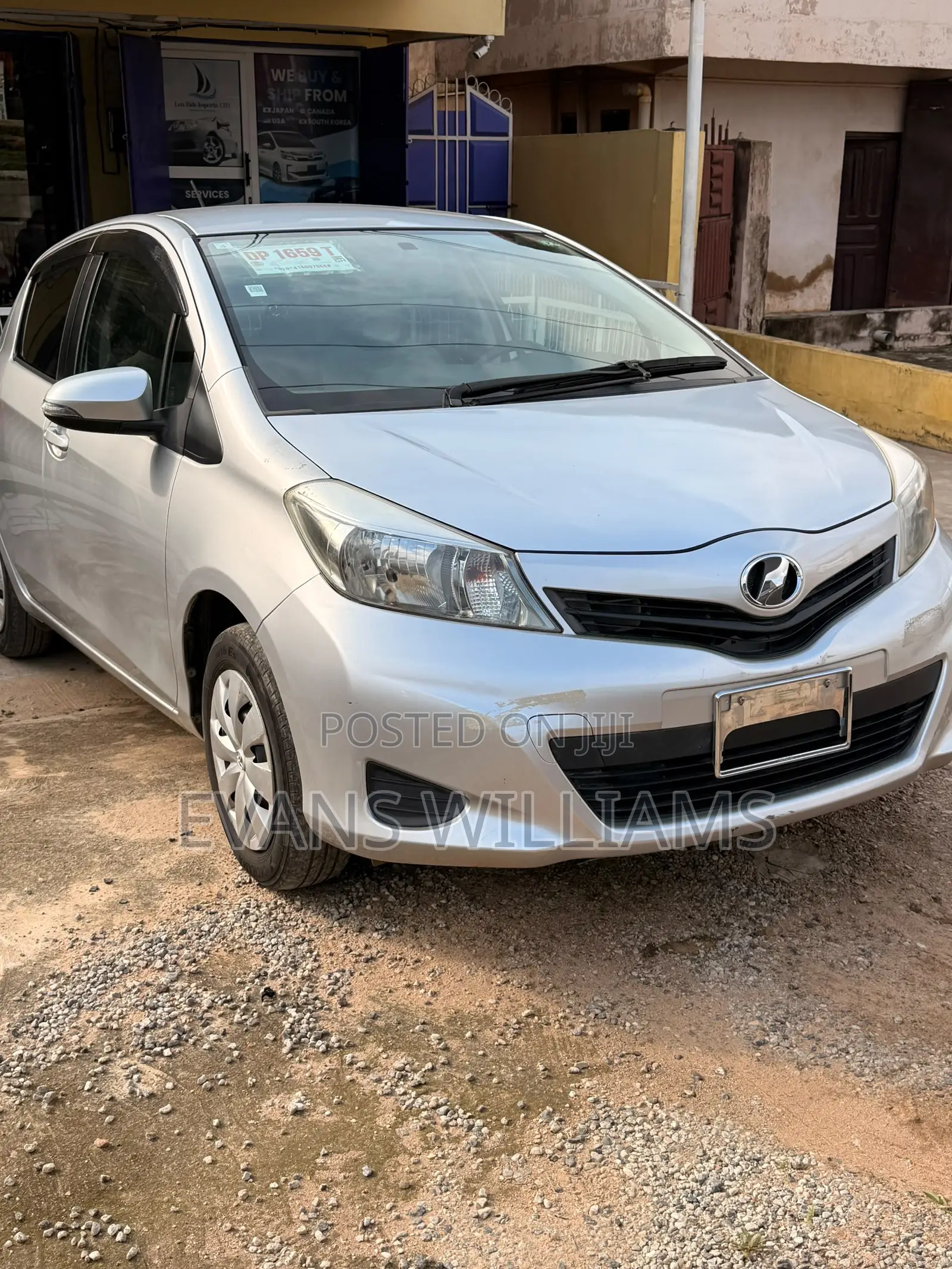 Toyota Vitz 1.3 FWD 3dr 2011