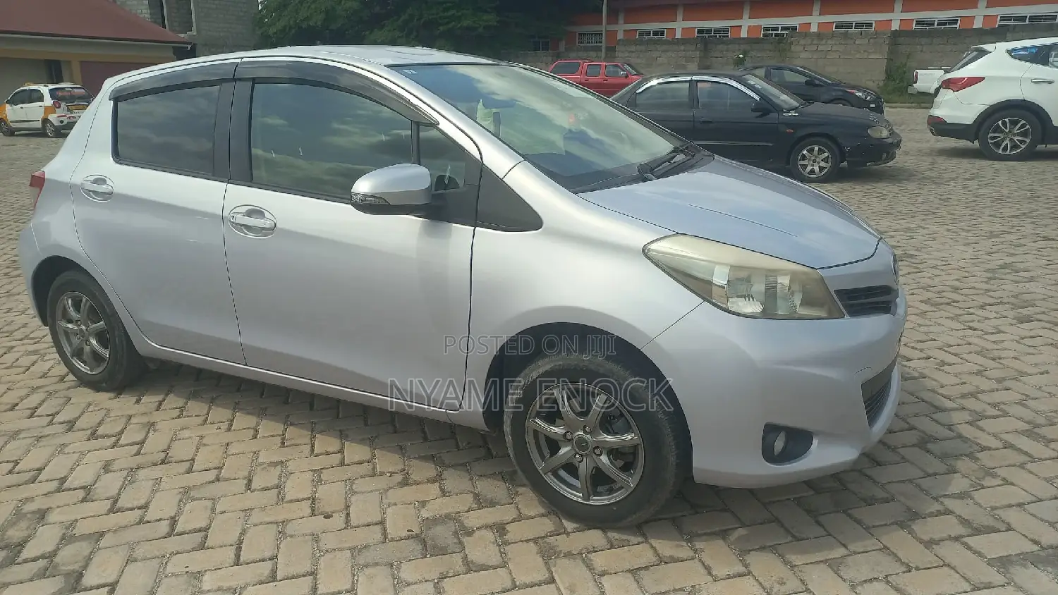 Toyota Vitz 1.3 AWD 5dr 2013 Silver