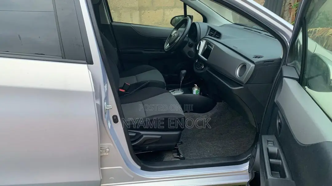 Toyota Vitz 1.3 AWD 5dr 2013 Silver