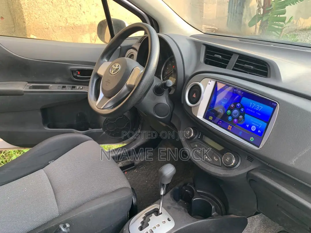 Toyota Vitz 1.3 AWD 5dr 2013 Silver