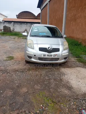 Toyota Vitz 2010 Gray