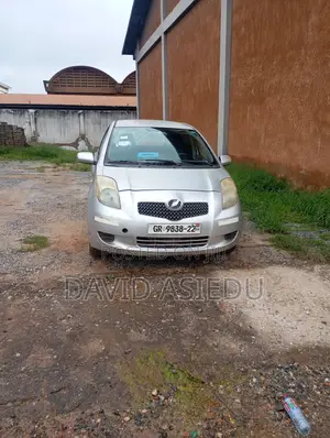Toyota Vitz 2010 Gray