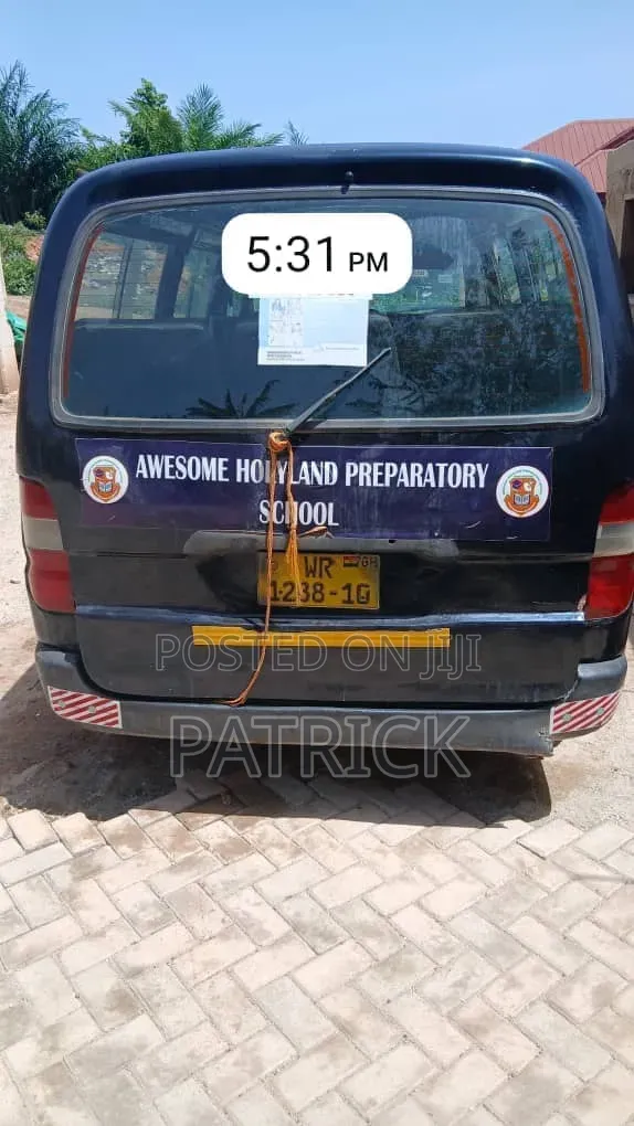 Toyota HiAce 2004 Black