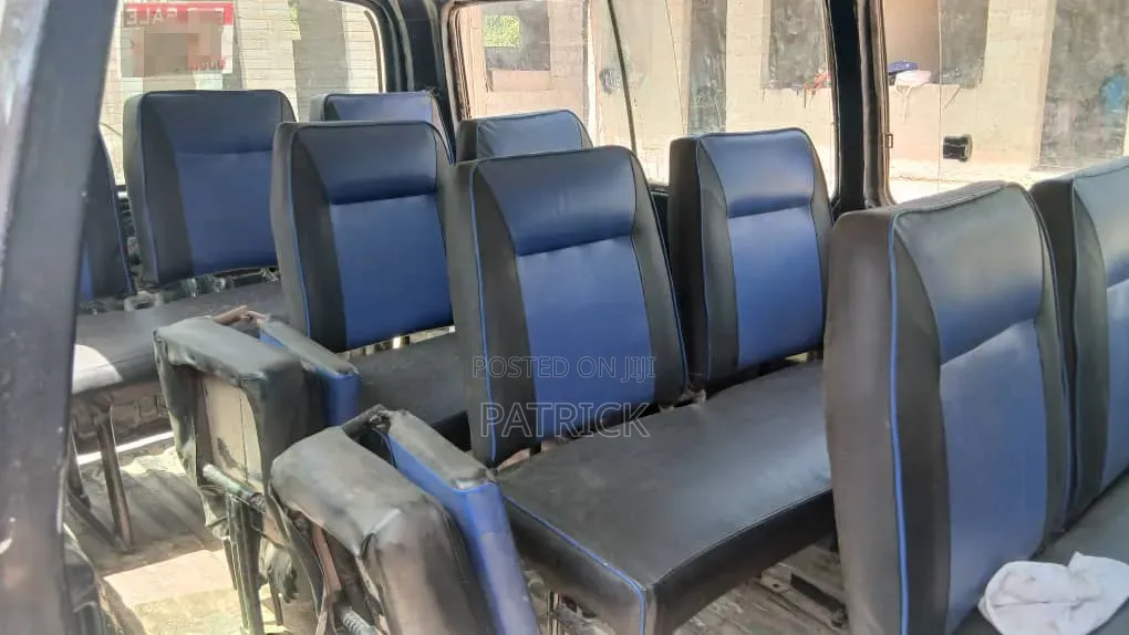 Toyota HiAce 2004 Black