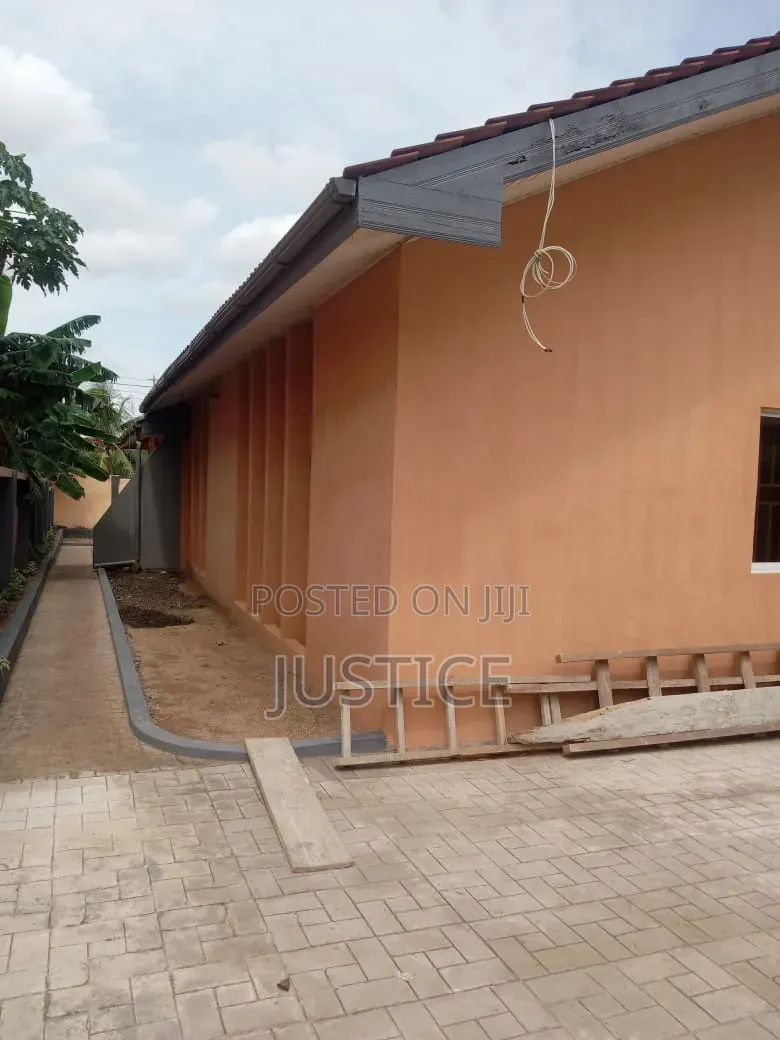 3bdrm House in Night Market Tantra, Ola Achool Area for rent