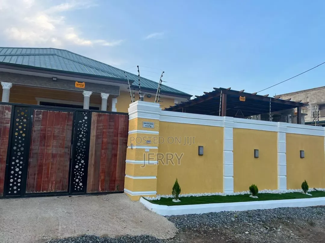 4bdrm House in Pokuase for sale