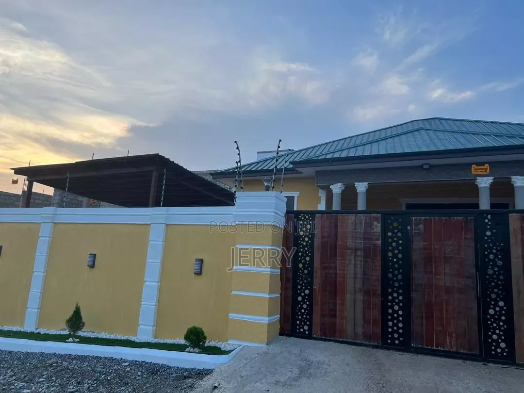 4bdrm House in Pokuase for sale