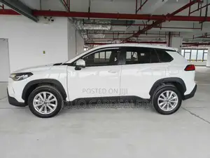 Toyota Corolla Cross XLE 2025 White