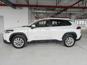 Toyota Corolla Cross XLE 2025 White