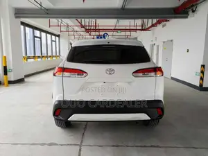 Toyota Corolla Cross XLE 2025 White