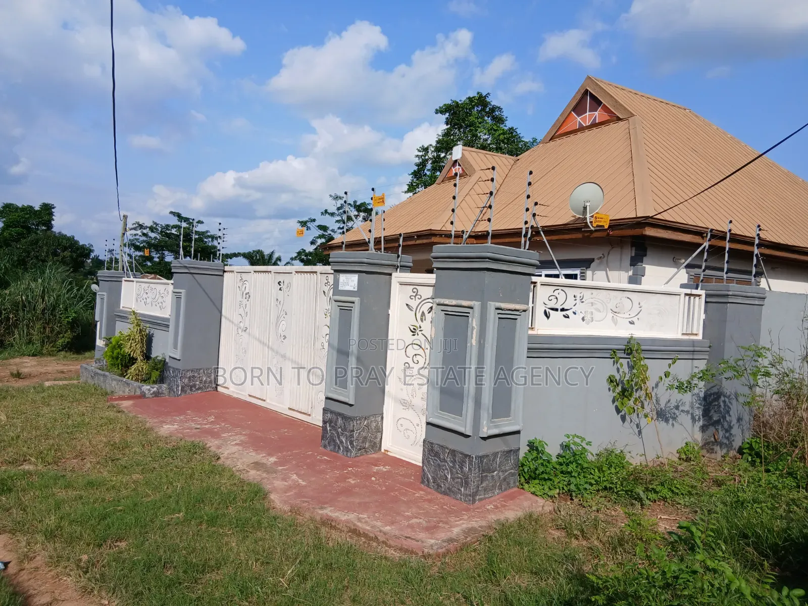3bdrm Apartment in Born 2 Pray Esate, Ejisu-Juaben Municipal for rent