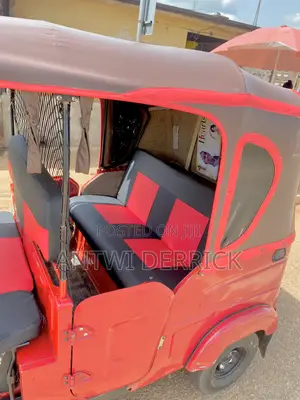 Bajaj Boxer 125 2025 Red
