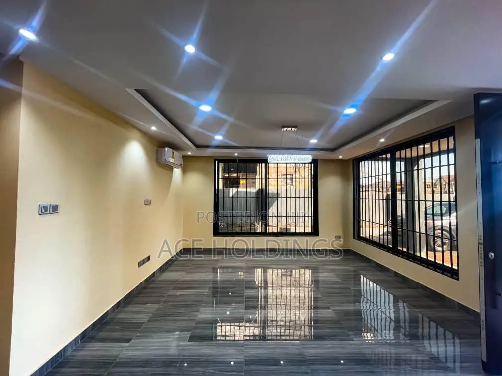 5bdrm Mansion in Adjiringanor, Adjiriganor for sale
