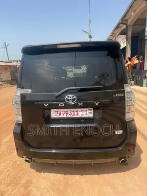 Toyota Voxy V 2WD 7-Seater 2010 Black