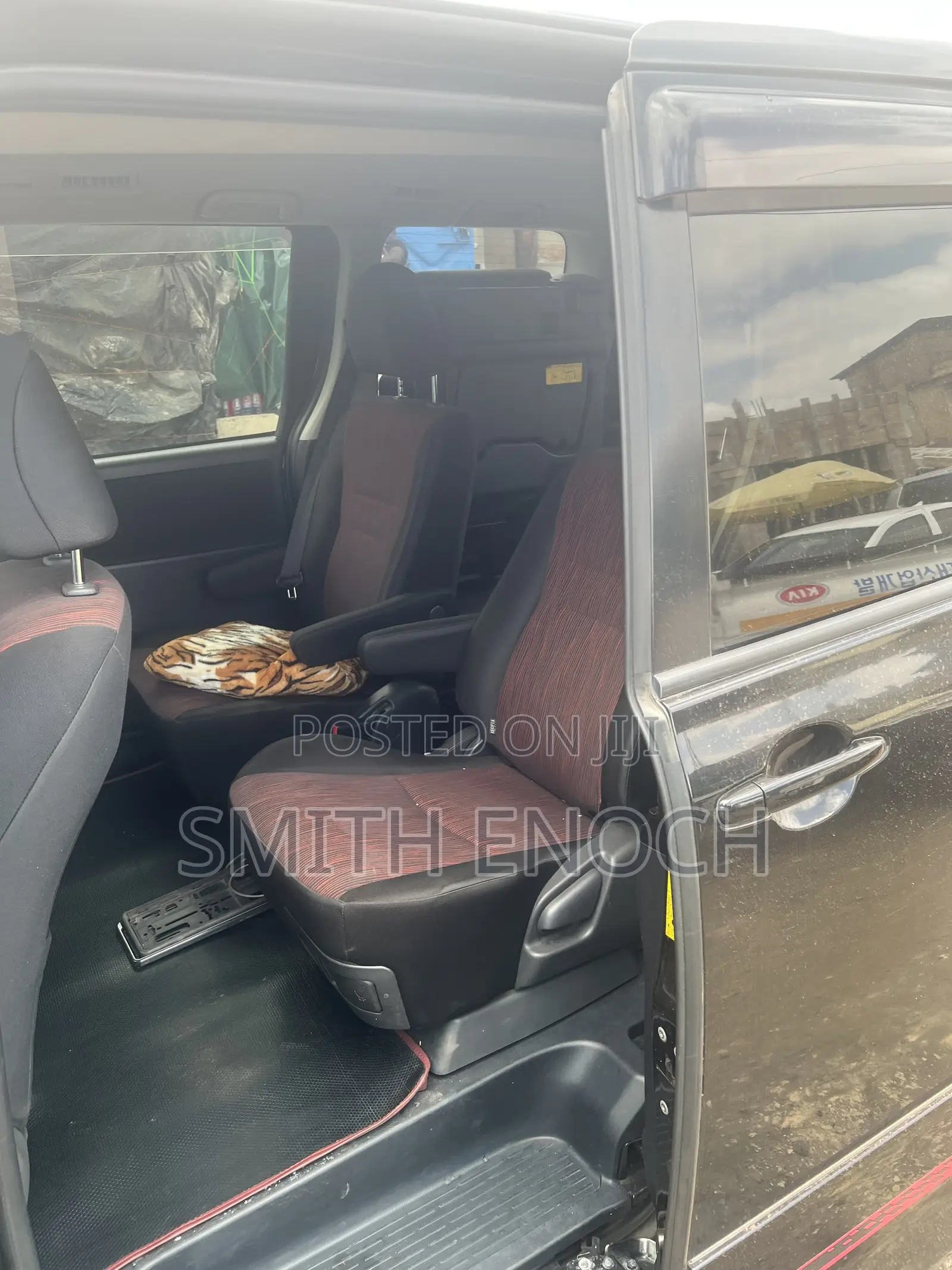 Toyota Voxy V 2WD 7-Seater 2010 Black