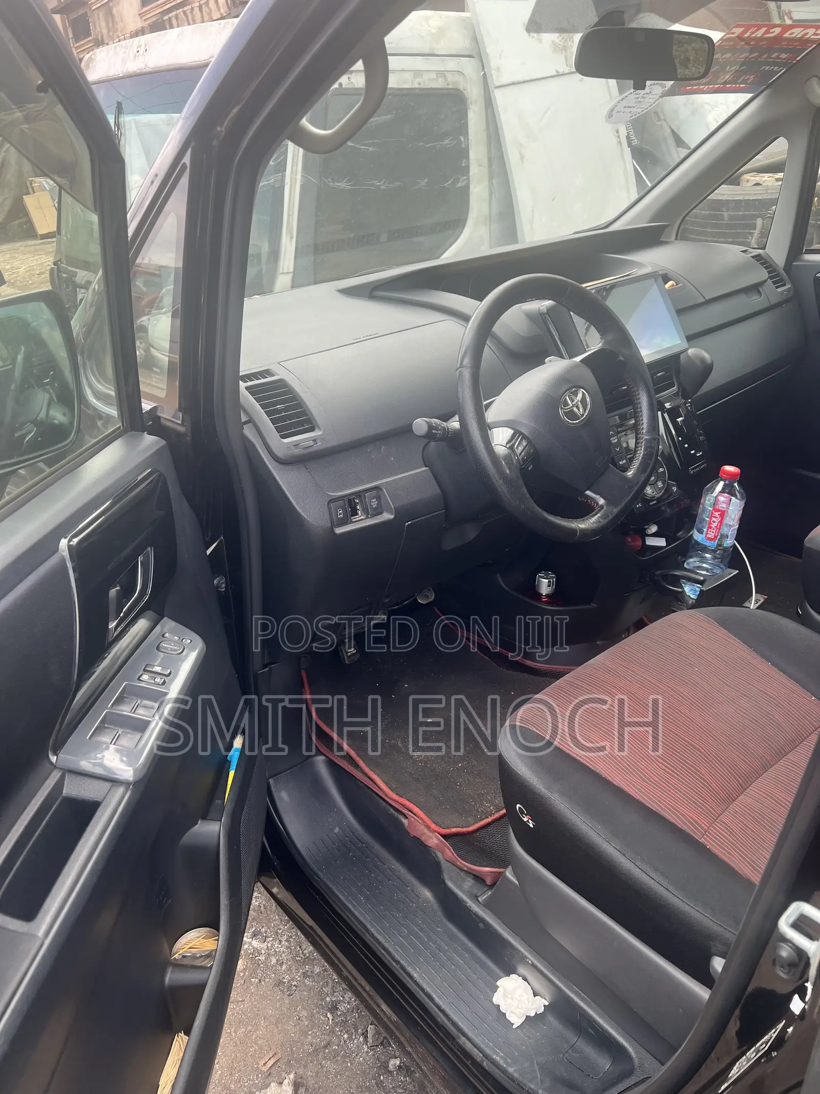 Toyota Voxy V 2WD 7-Seater 2010 Black