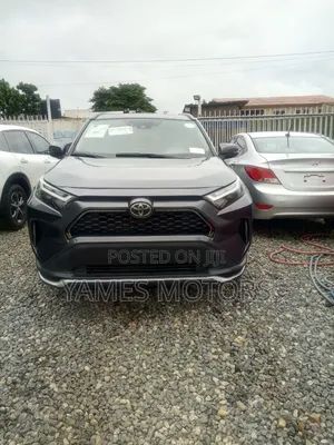 Toyota RAV4 XLE 2022 Gray