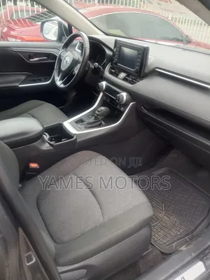 Toyota RAV4 XLE 2022 Gray