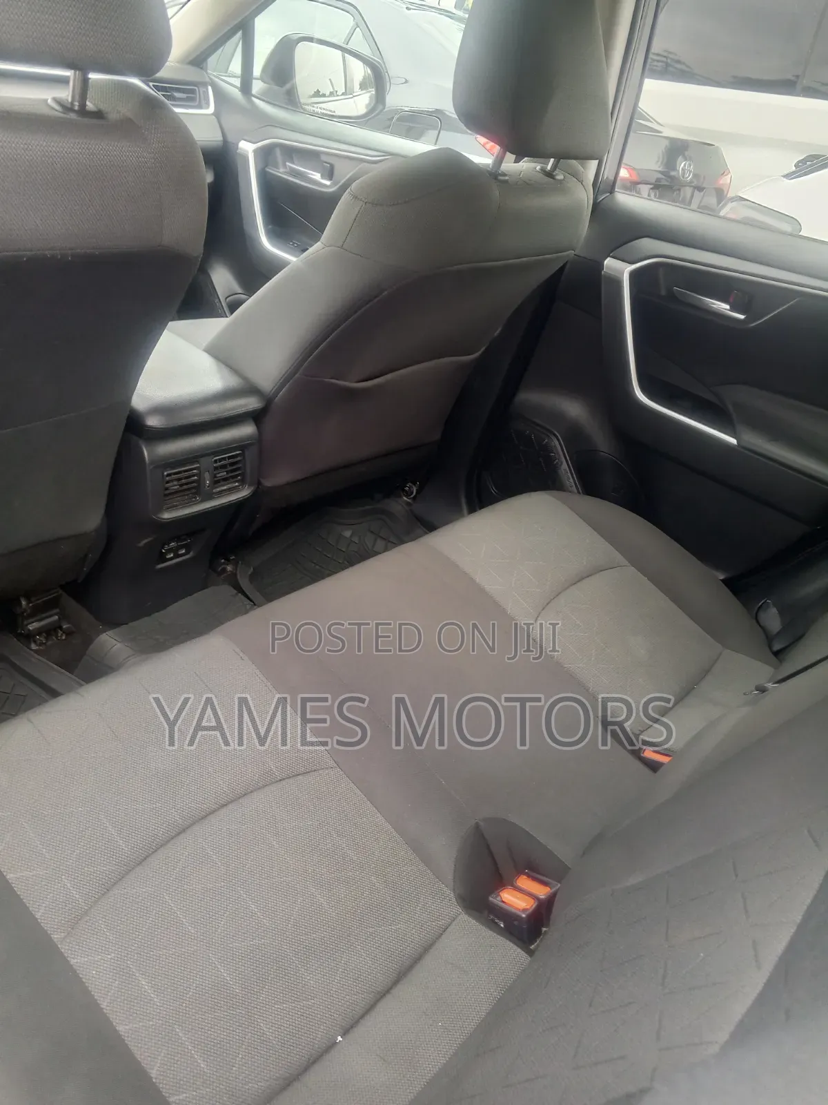 Toyota RAV4 XLE 2022 Gray