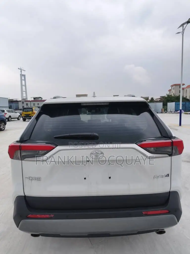 Toyota RAV4 2025 White