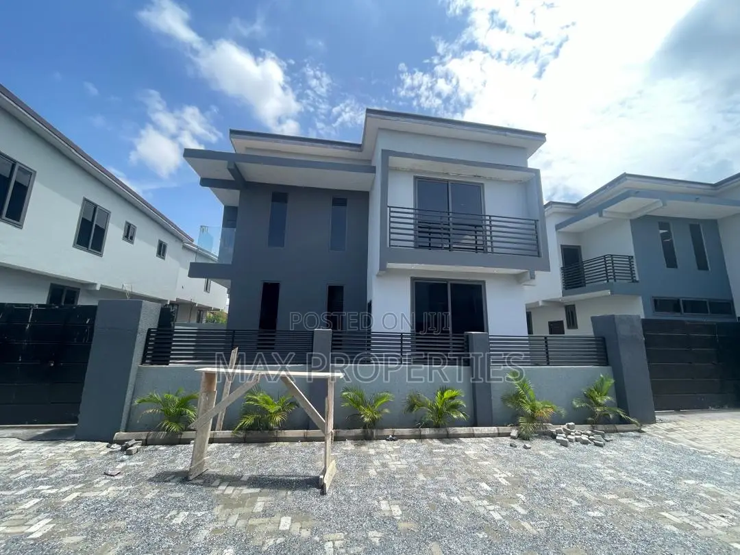 4bdrm House in Haatso for sale