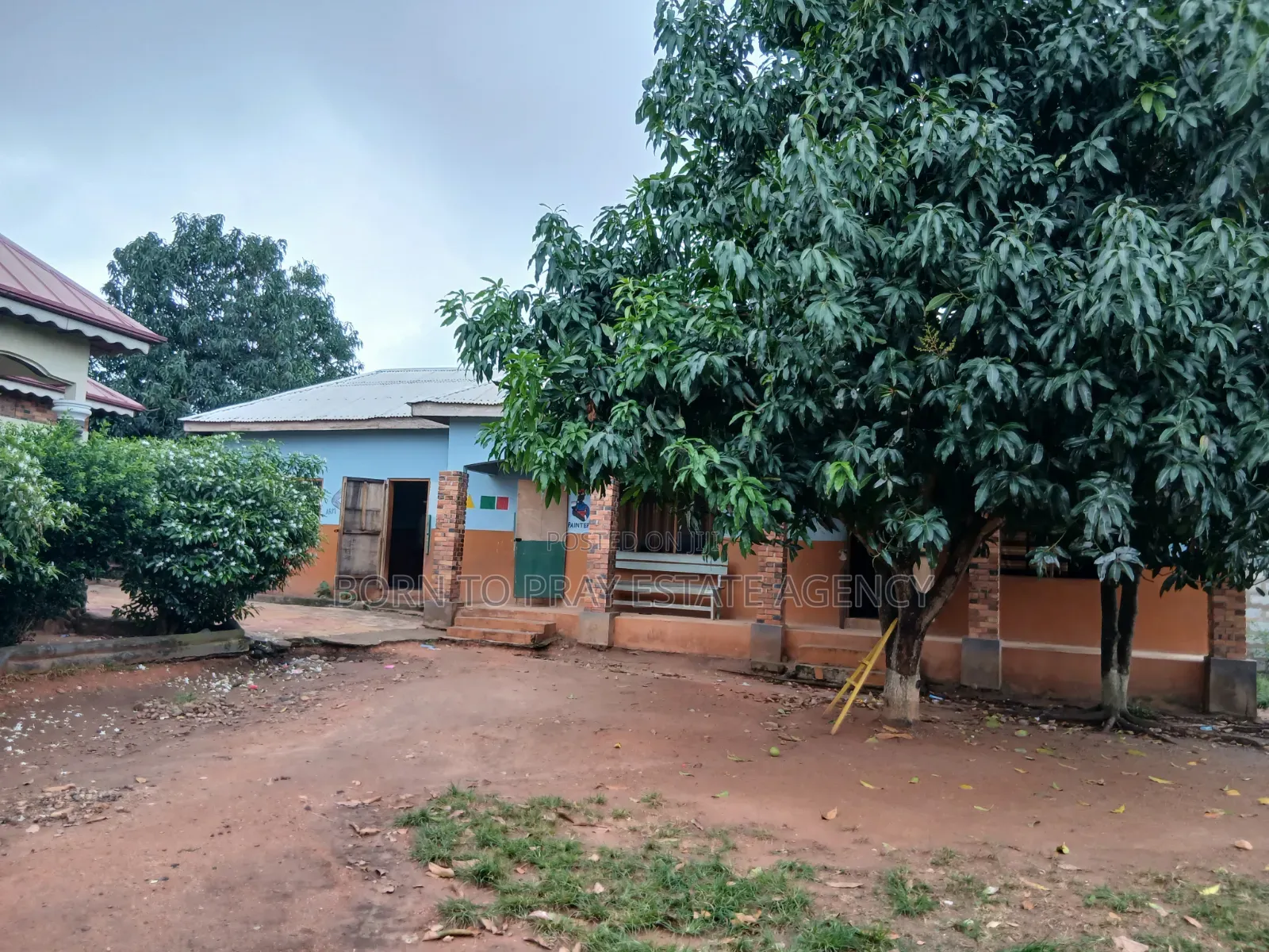 7bdrm House in Born 2 Pray Estate, Ejisu-Juaben Municipal for rent