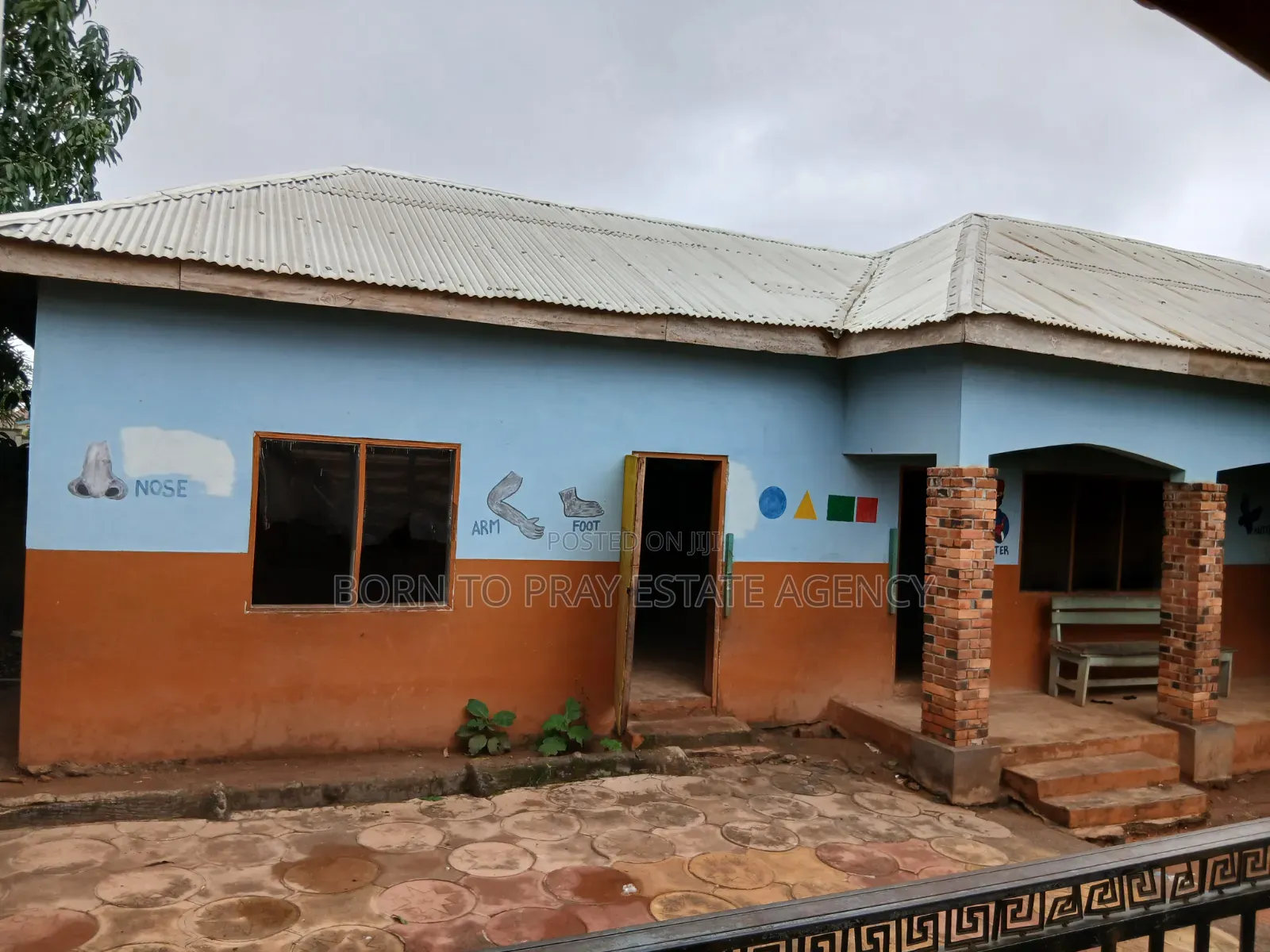7bdrm House in Born 2 Pray Estate, Ejisu-Juaben Municipal for rent
