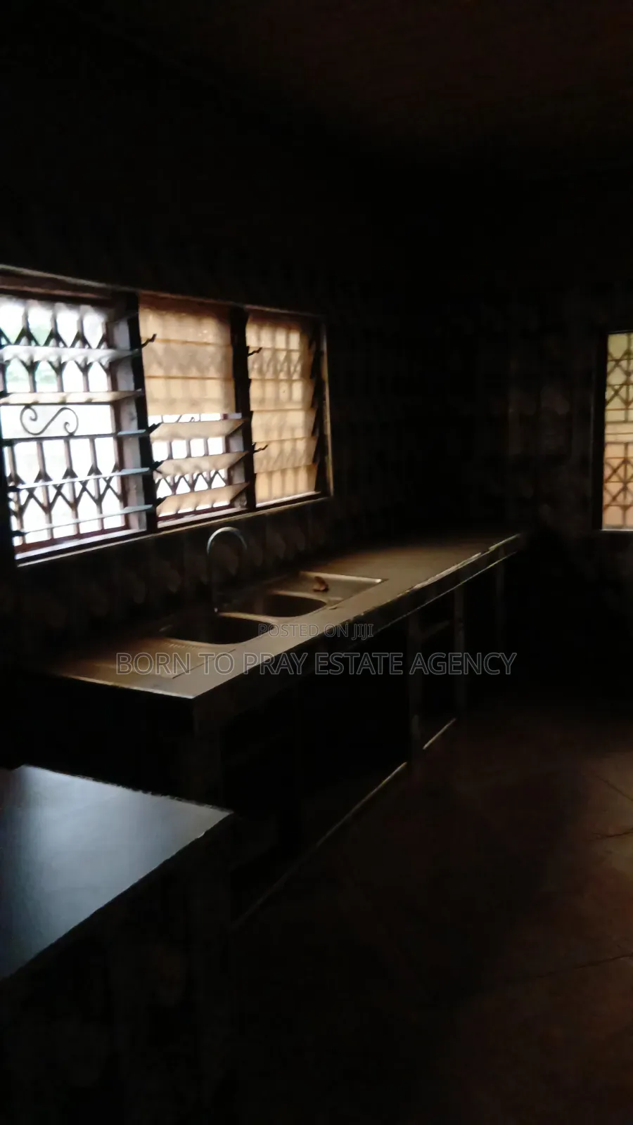 7bdrm House in Born 2 Pray Estate, Ejisu-Juaben Municipal for rent