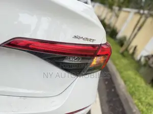 Honda Civic Sport 2022 White