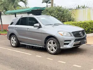 Mercedes-Benz M Class ML350 4MATIC 4dr SUV AWD (3.5L 6cyl 7A) 2015 Gray