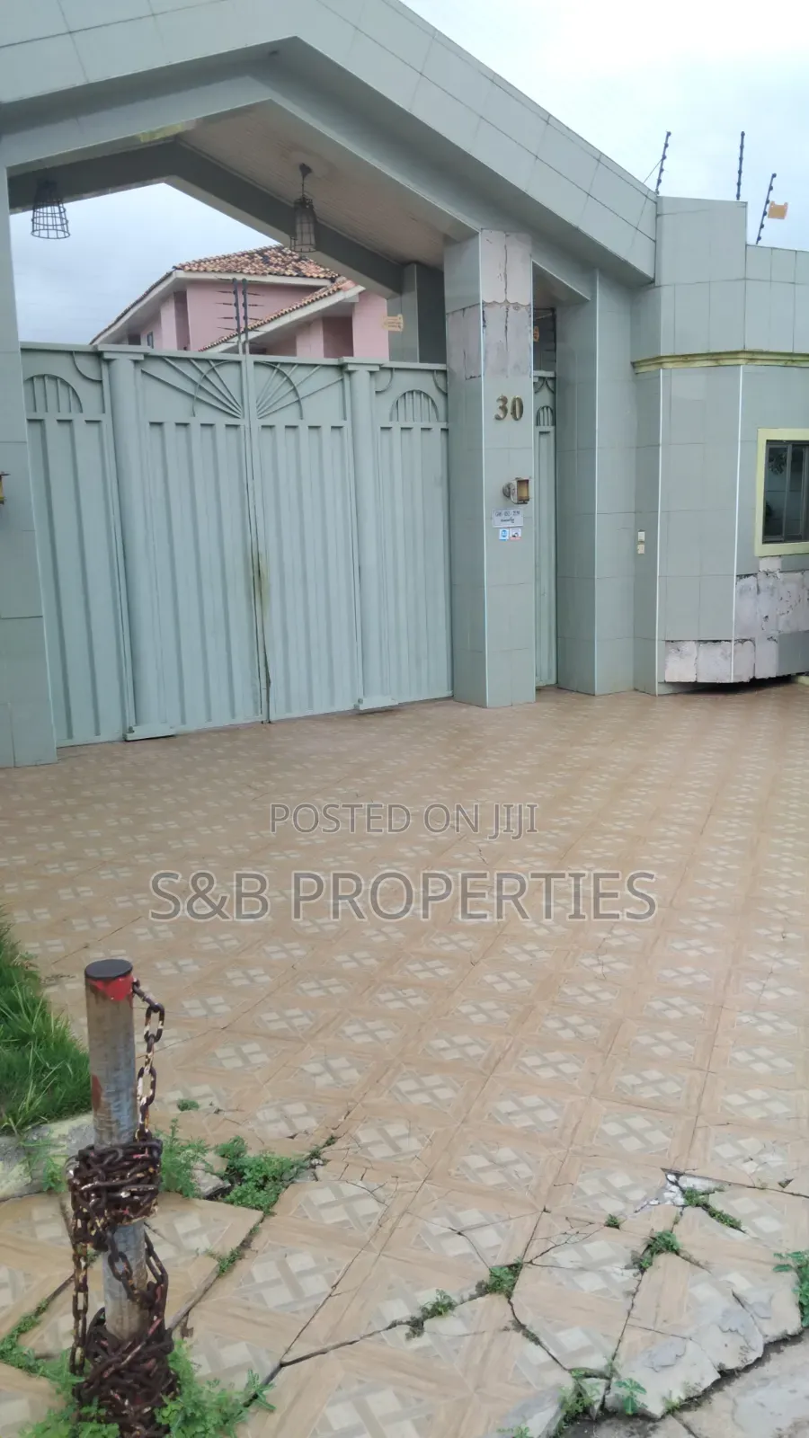 9bdrm Mansion in North Legon for sale